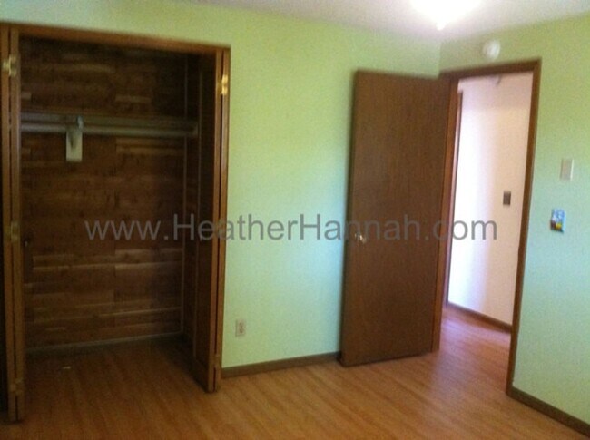 Building Photo - 3 Bedroom House with many upgrades!