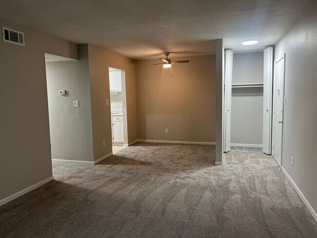 Building Photo - 201 Orchard Trace Ln