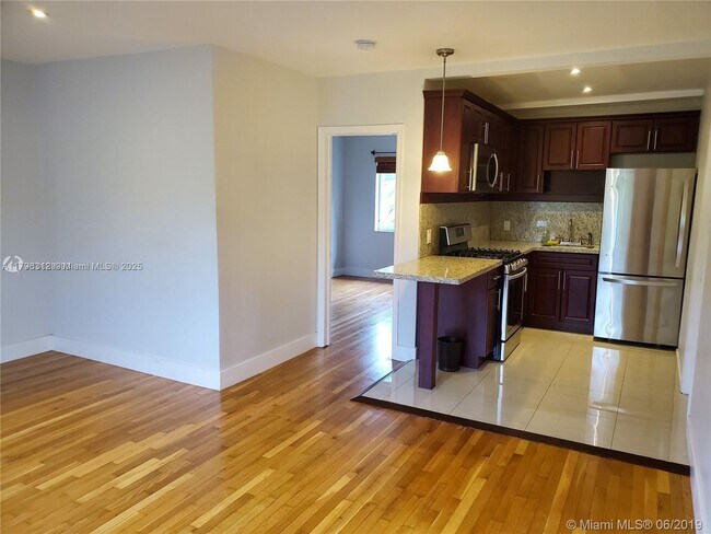 Building Photo - 10076 E Bay Harbor Dr