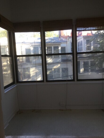 Building Photo - 2032 Belmont Rd NW