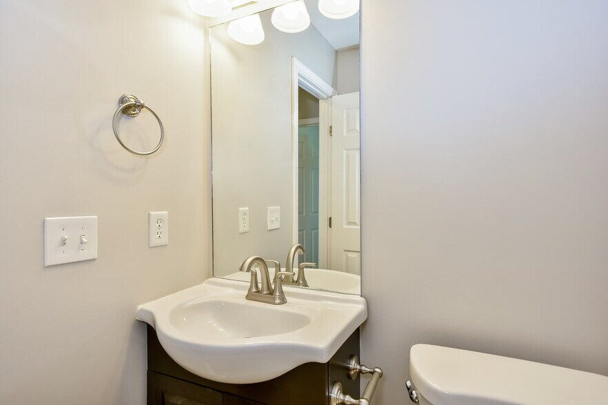 Building Photo - 535 Wildwood Dr