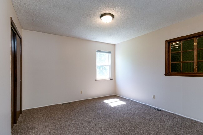 Building Photo - Blending Relaxation & Sophistication Creat...