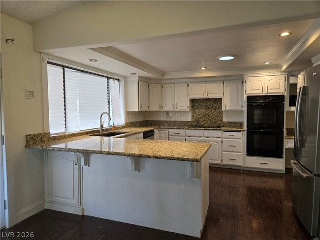 Building Photo - 5945 N El Capitan Way