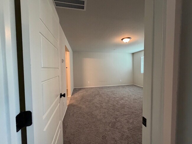 Building Photo - GATED 4 BED 2.5 BATH 2 CAR GARAGE SINGLE FAMILY HOME w/ LOFT, BEDROOM DOWNSTAIRS, NEXT TO COMMUNI...