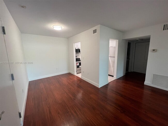 Building Photo - 10415 N Kendall Dr