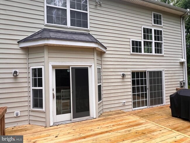 Building Photo - 5709 Greenview Ln