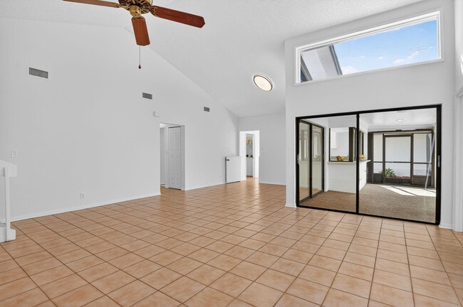 Building Photo - 661 Hollows Cir