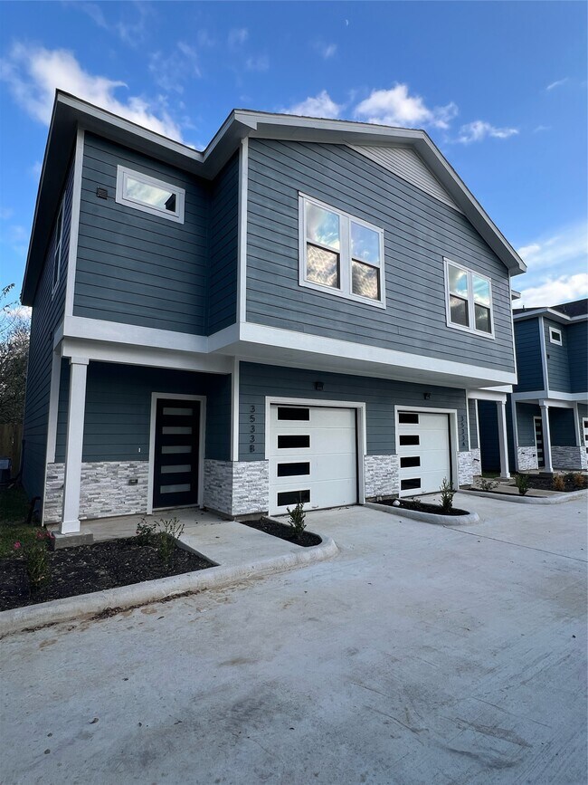 Building Photo - 3533 Alderfer St