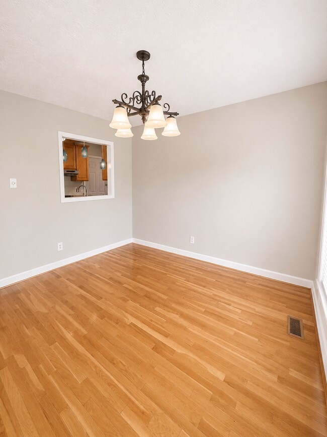Building Photo - 1228 Bromley Dr
