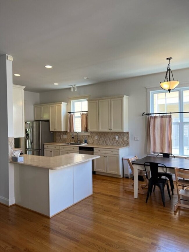 Building Photo - Upscale Home In Prime Huntersville Monteit...
