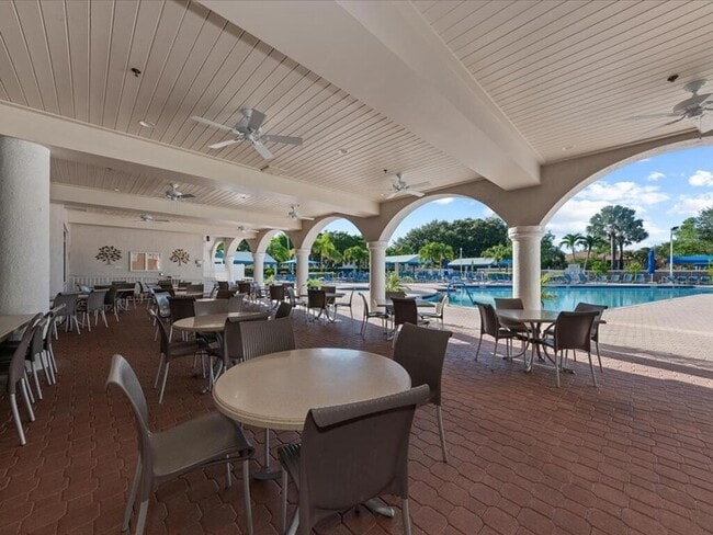 Building Photo - 5415 Verona Dr