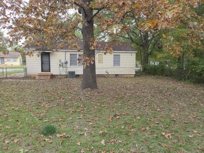 Building Photo - 2 N Richard Dr