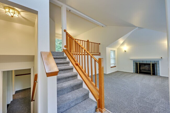 Building Photo - Nice Kingston Home