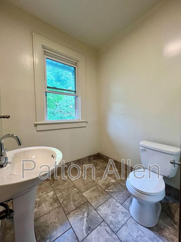 Building Photo - 43 Ravenscroft Dr