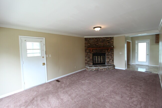 Building Photo - New On The Market!! Will not last long at ...