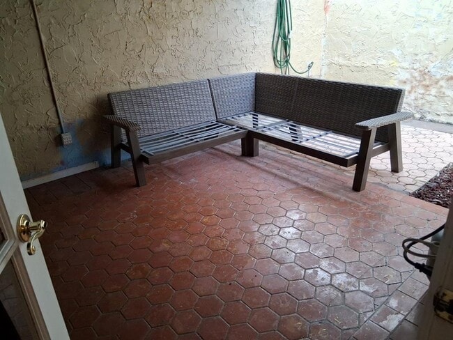 Building Photo - 12213 Saddle Strap Row