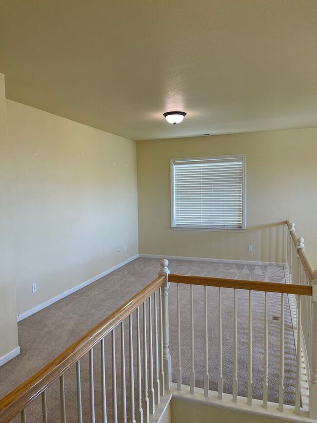 Building Photo - Beautiful East Modesto 4 Bedroom 3.5 Bath ...