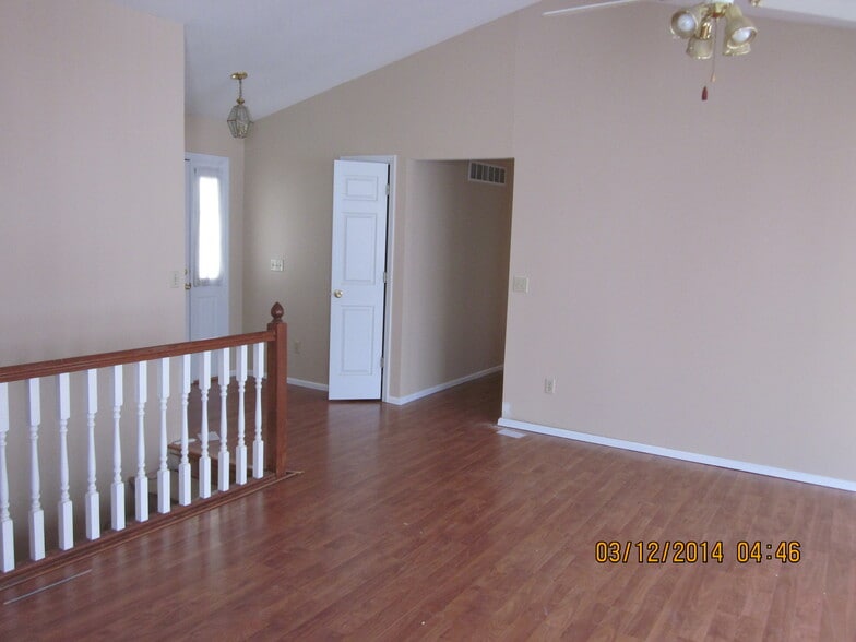 Building Photo - 1215 Harting Dr