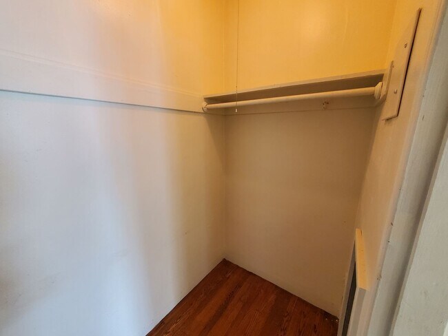 Building Photo - Charming 1 Bedroom/1 Bath Apartment for Rent