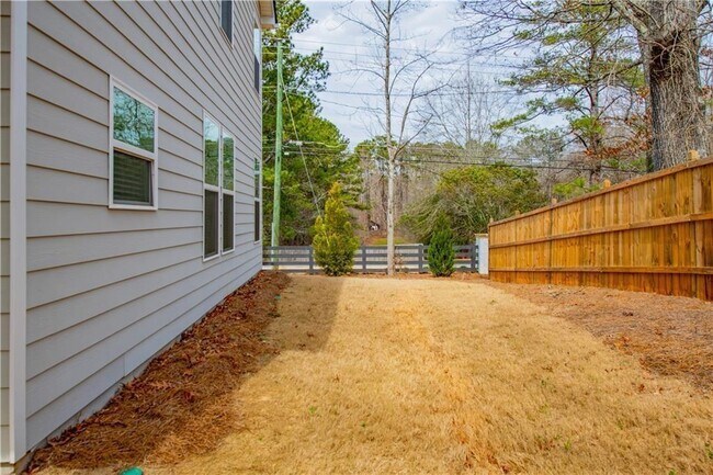 Building Photo - 4700 Blake Lp