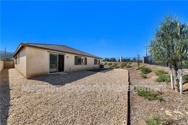 Building Photo - 2112 Saratoga Dr