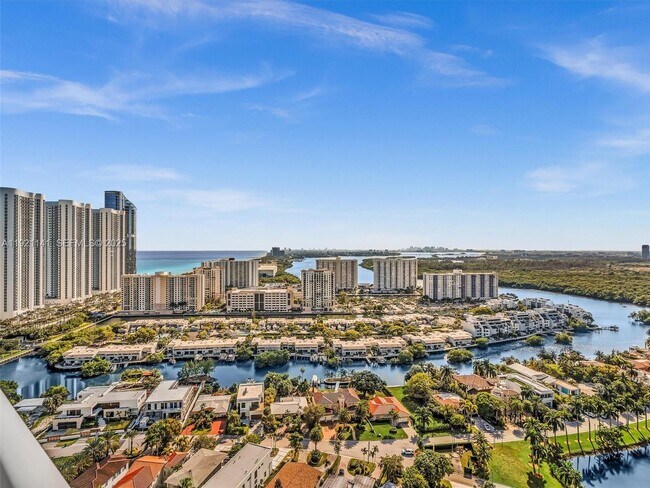 Building Photo - 16500 Collins Ave