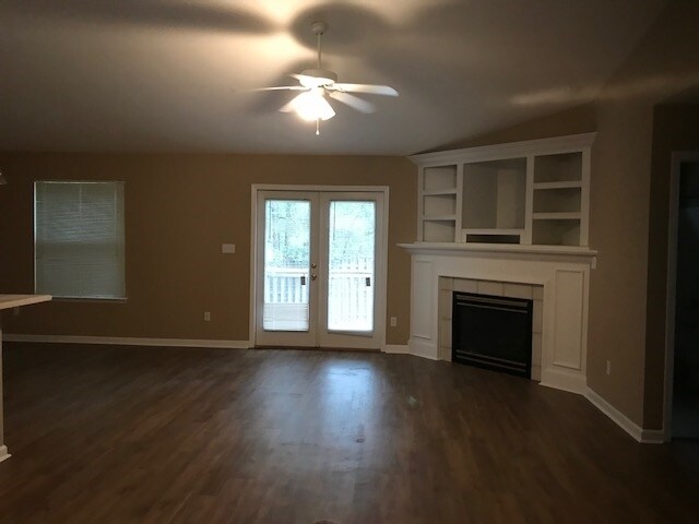 Building Photo - 2810 Dumont Dr