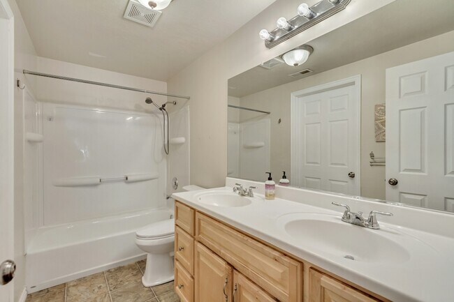 Building Photo - 1105 S 1420 E