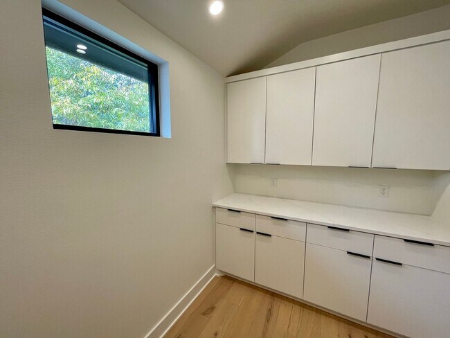 Building Photo - Palo Duro