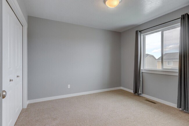 Building Photo - 4 Bed/2.5 Home In Kuna! - Pets Welcome!