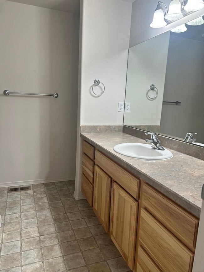 Building Photo - *OPEN HOUSE  5/2/25*