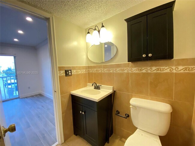 Building Photo - 17051 NE 35th Ave