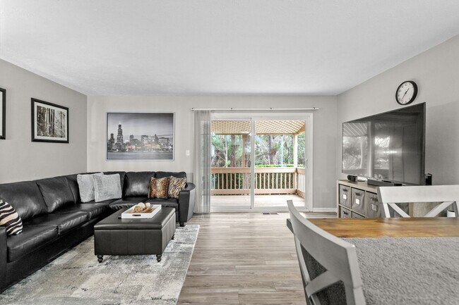 Building Photo - 4088 Fairway Lakes Dr