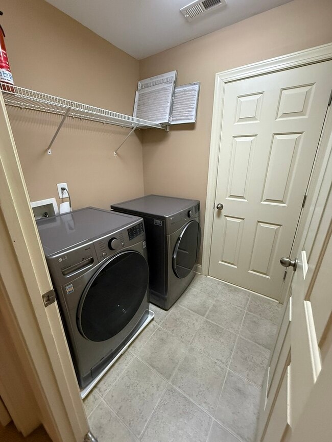 Building Photo - HUGE 5 Bedroom 3 Stroy Home with Fenced in...