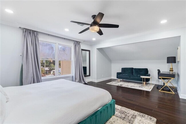 Building Photo - 4200 Roswell Rd NE