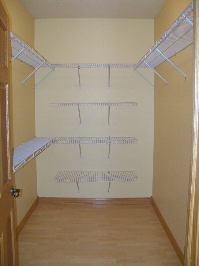 Building Photo - 6 BED | 3 BATH | TRIPLE GARAGE | RED ROCK ESTATES