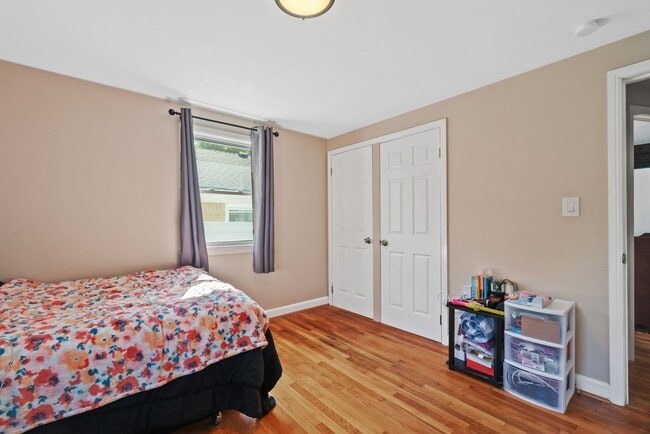 Building Photo - 4 Bed 2.5 Bath Home for rent in Norfolk