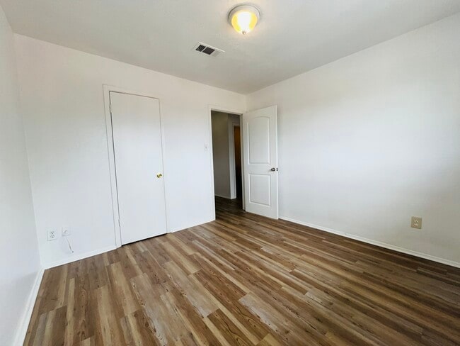 Building Photo - 6981 Chasewood Dr