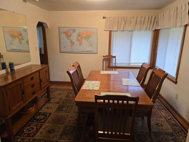 Building Photo - 302 South Dr