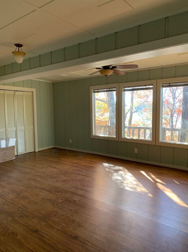 Building Photo - 2 Old North River Pt