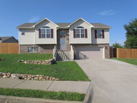 Building Photo - RENTAL AVALIABLE MONTH TO MONTH ONLY