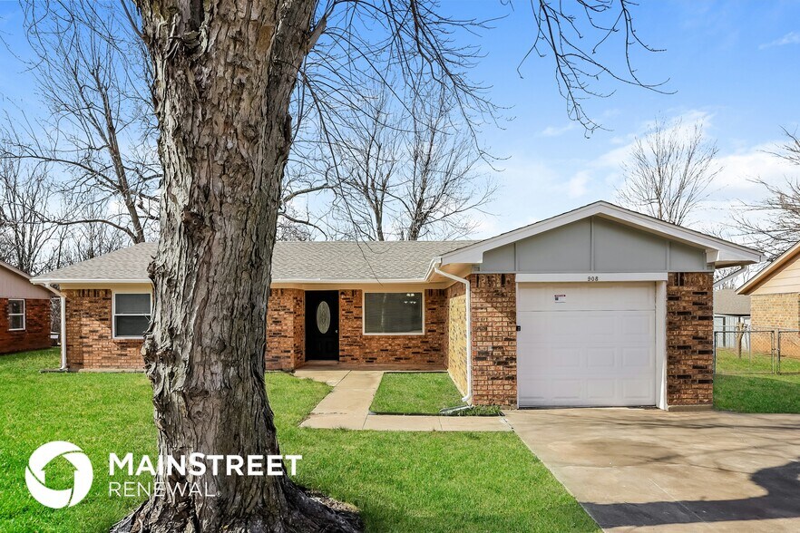 Primary Photo - 908 N 5th St