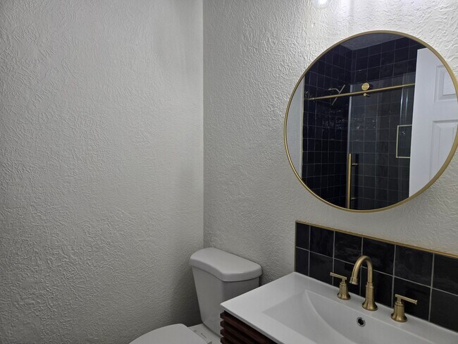 Building Photo - 3327 Cockatoo Rd