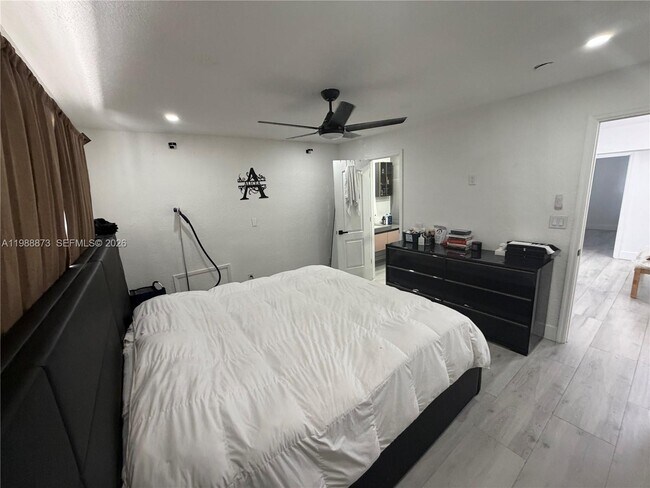 Building Photo - 660 SW 30th Terrace