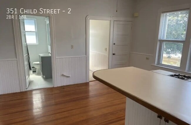 Building Photo - 351 Child St