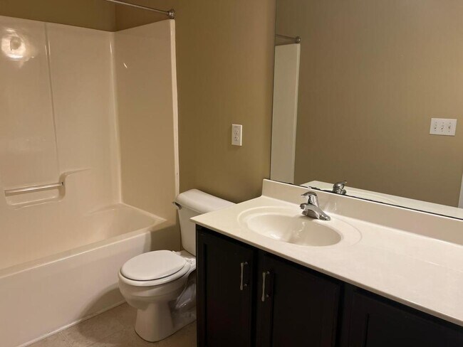 Building Photo - 4472 Middletown Dr