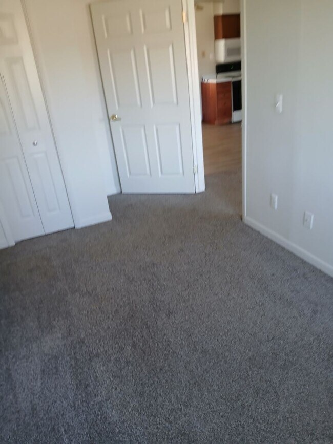 Building Photo - RANCH STYLE 3 BEDROOM DUPLEX FOR LEASE