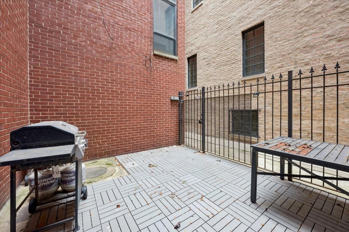 Building Photo - 636 W Webster Ave
