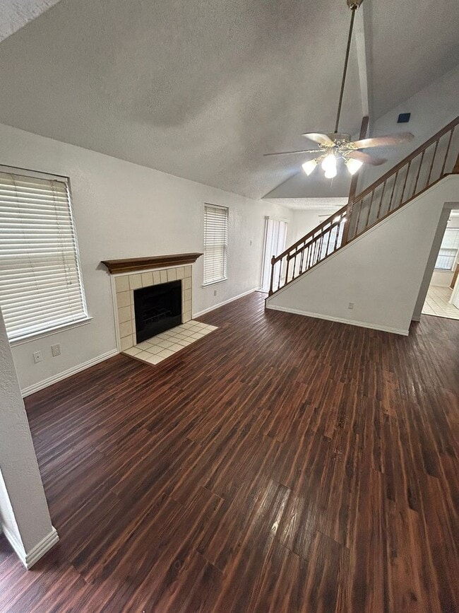 Building Photo - 1305 White Lake Dr