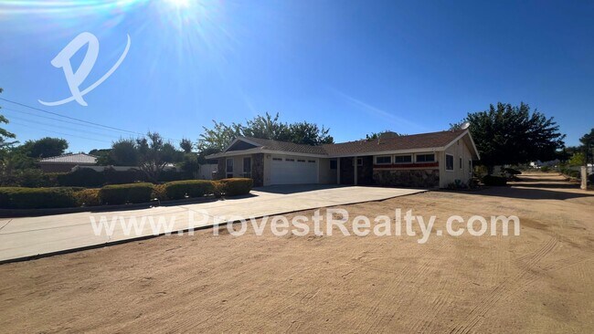 Building Photo - 3 Bed, 2 Bath Hesperia Home!!!